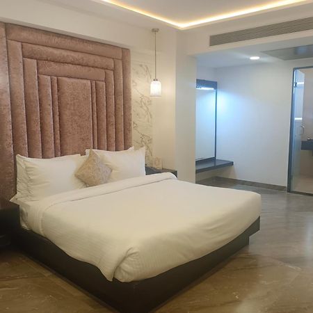 Hotel Kadamb Tree Jabalpur Eksteriør billede