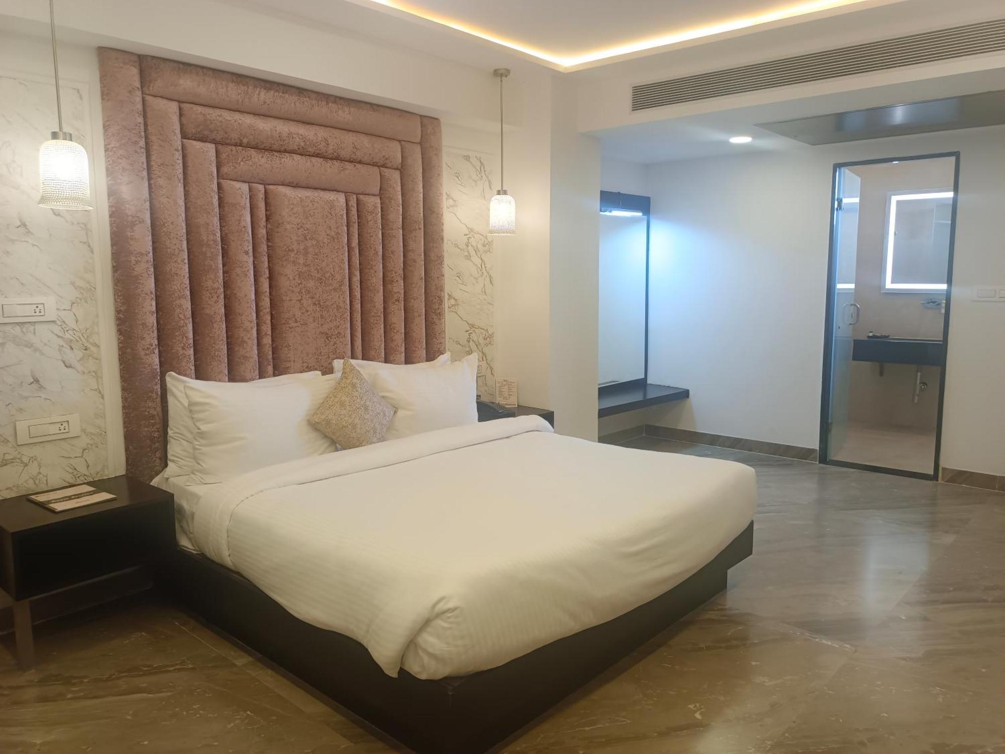 Hotel Kadamb Tree Jabalpur Eksteriør billede