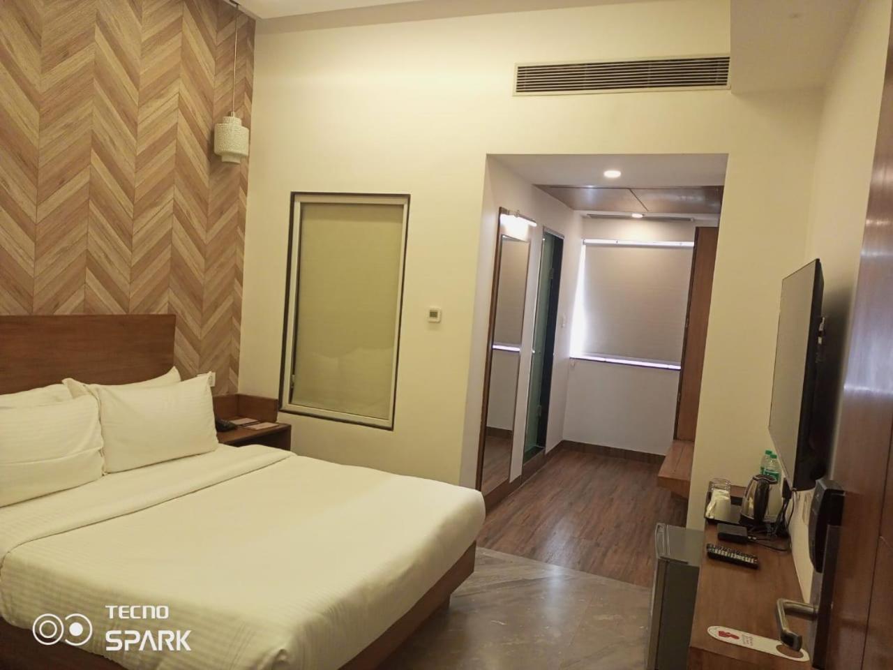 Hotel Kadamb Tree Jabalpur Eksteriør billede