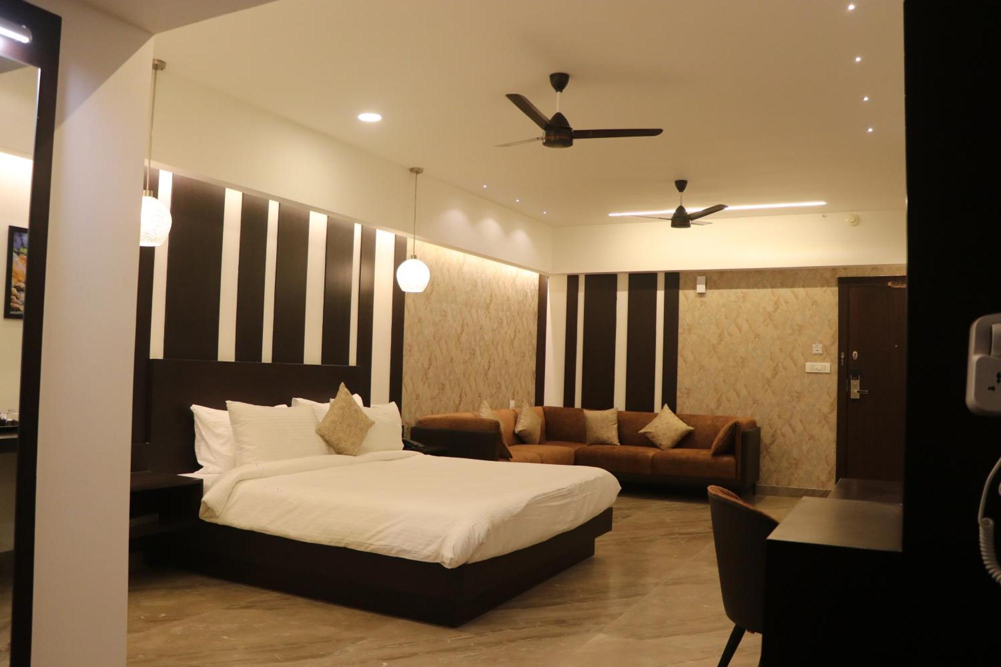 Hotel Kadamb Tree Jabalpur Eksteriør billede