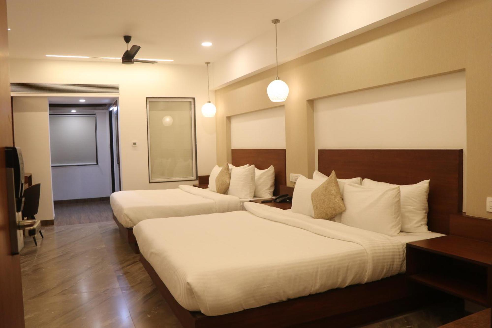 Hotel Kadamb Tree Jabalpur Eksteriør billede