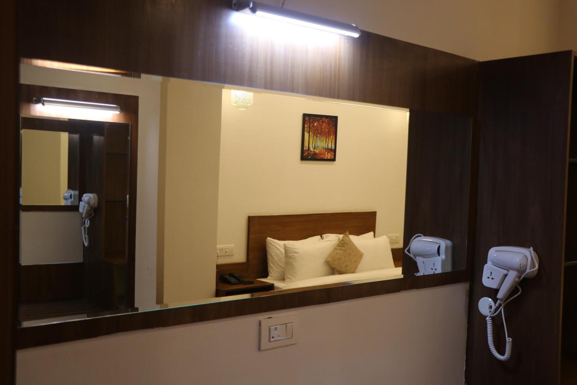 Hotel Kadamb Tree Jabalpur Eksteriør billede