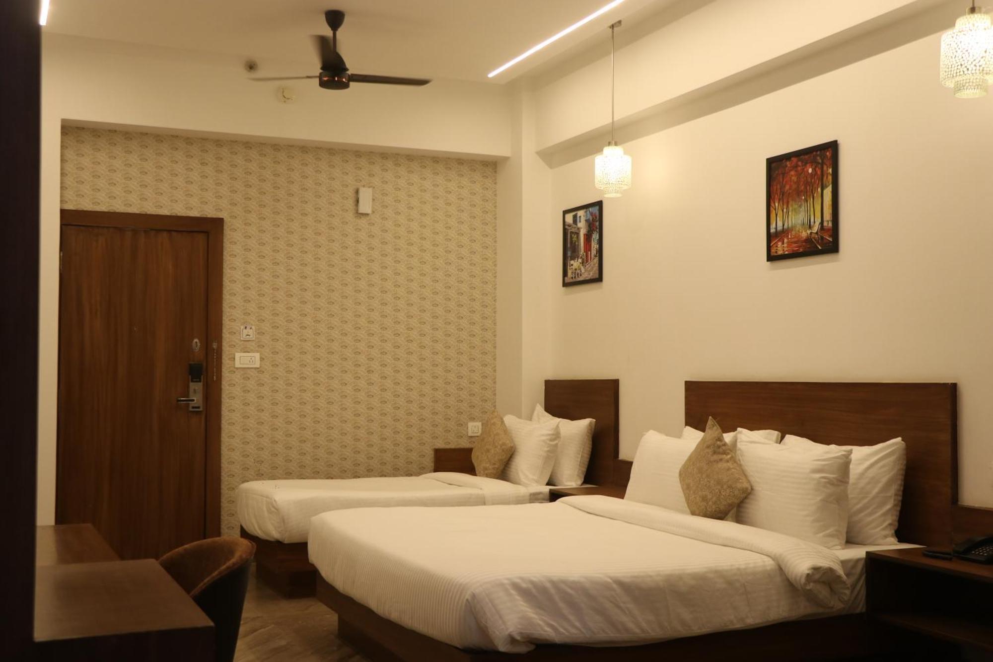 Hotel Kadamb Tree Jabalpur Eksteriør billede